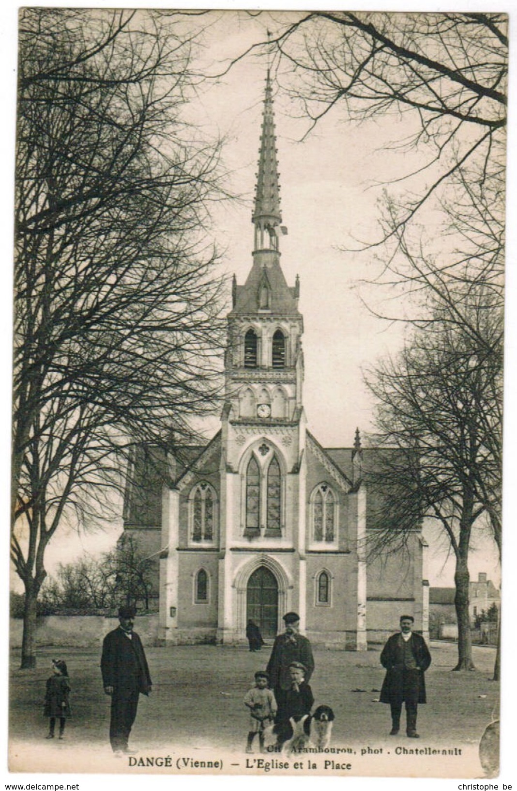 CPA Dangé, L'Eglise Et La Place (pk35733) - Dange Saint Romain