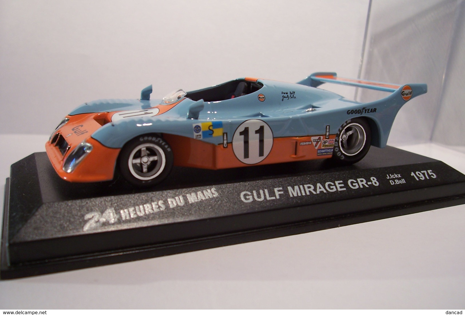 GULF  MIRAGE  GR-8  - 24 Heures Du  Mans  - 1975  -  ( Avec  Couvercle ) - Sonstige & Ohne Zuordnung