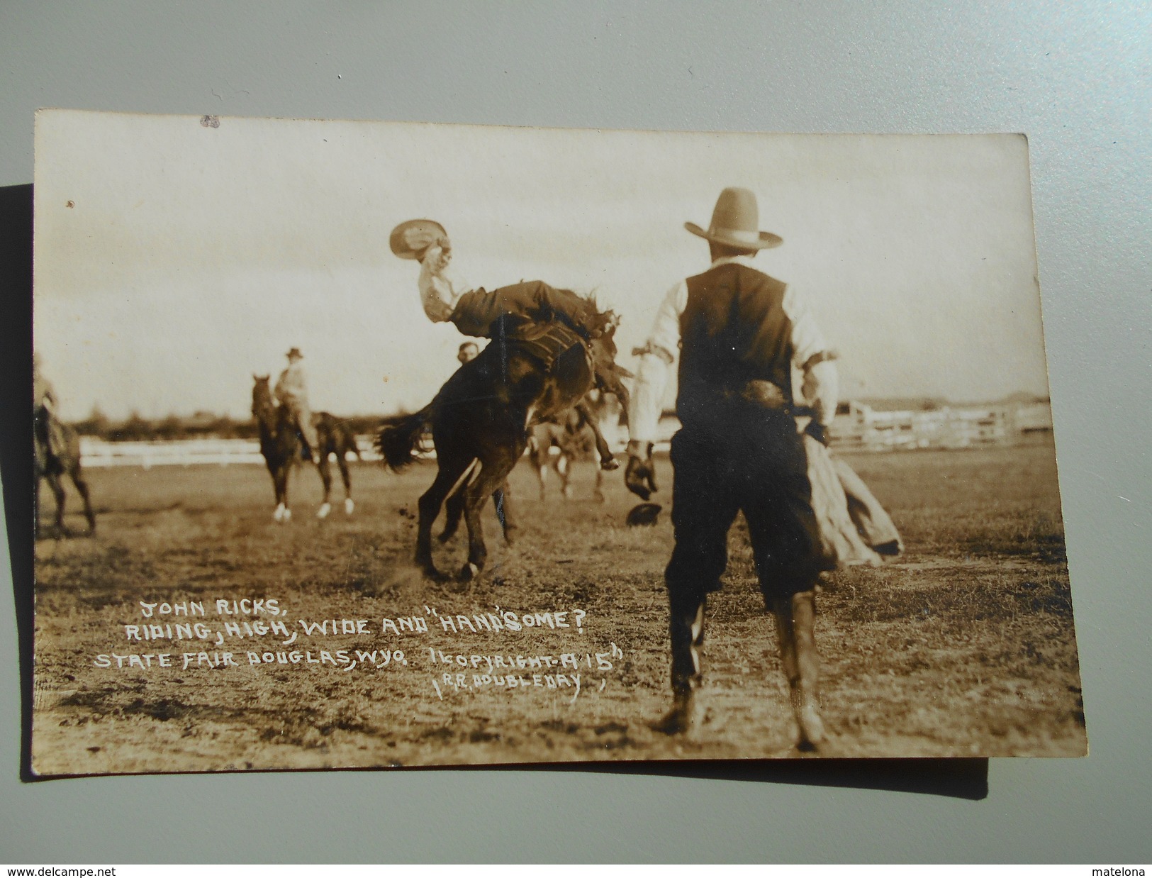 ETATS-UNIS WY WYOMING JOHN RICE RIDING HIGH WIDE AND HANDSOME? STATE FAIR DOUGLAS  RODEO BULLRIDER - Autres & Non Classés