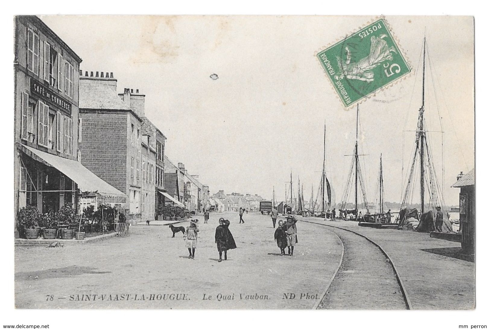 (17259-50) Saint Vaast La Hougue - Le Quai Vauban - Animé Enfant Voilier - Café Du Commerce - Saint Vaast La Hougue