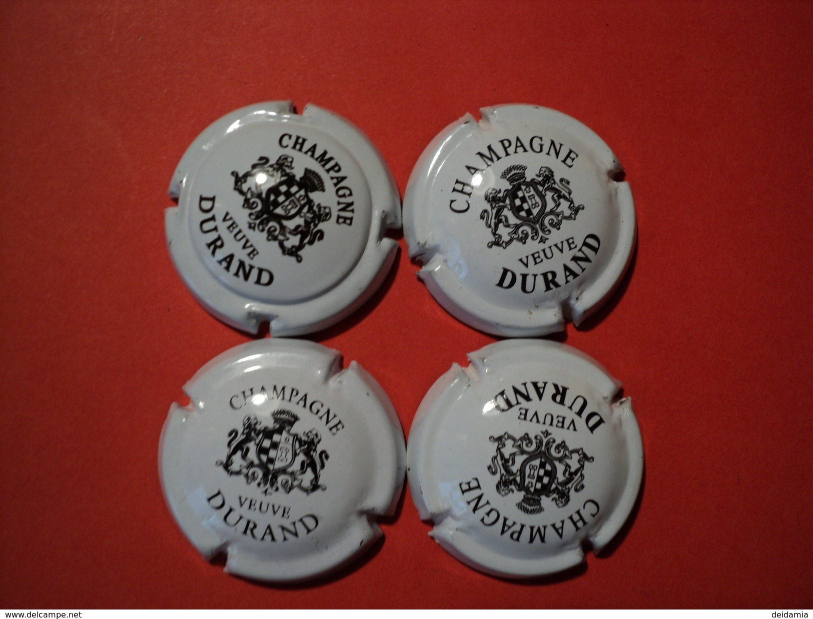 LOT DE 4 CAPSULES DE MUSELET DE CHAMPAGNE VEUVE DURAND BLANC ET NOIR. - Durand (Veuve)