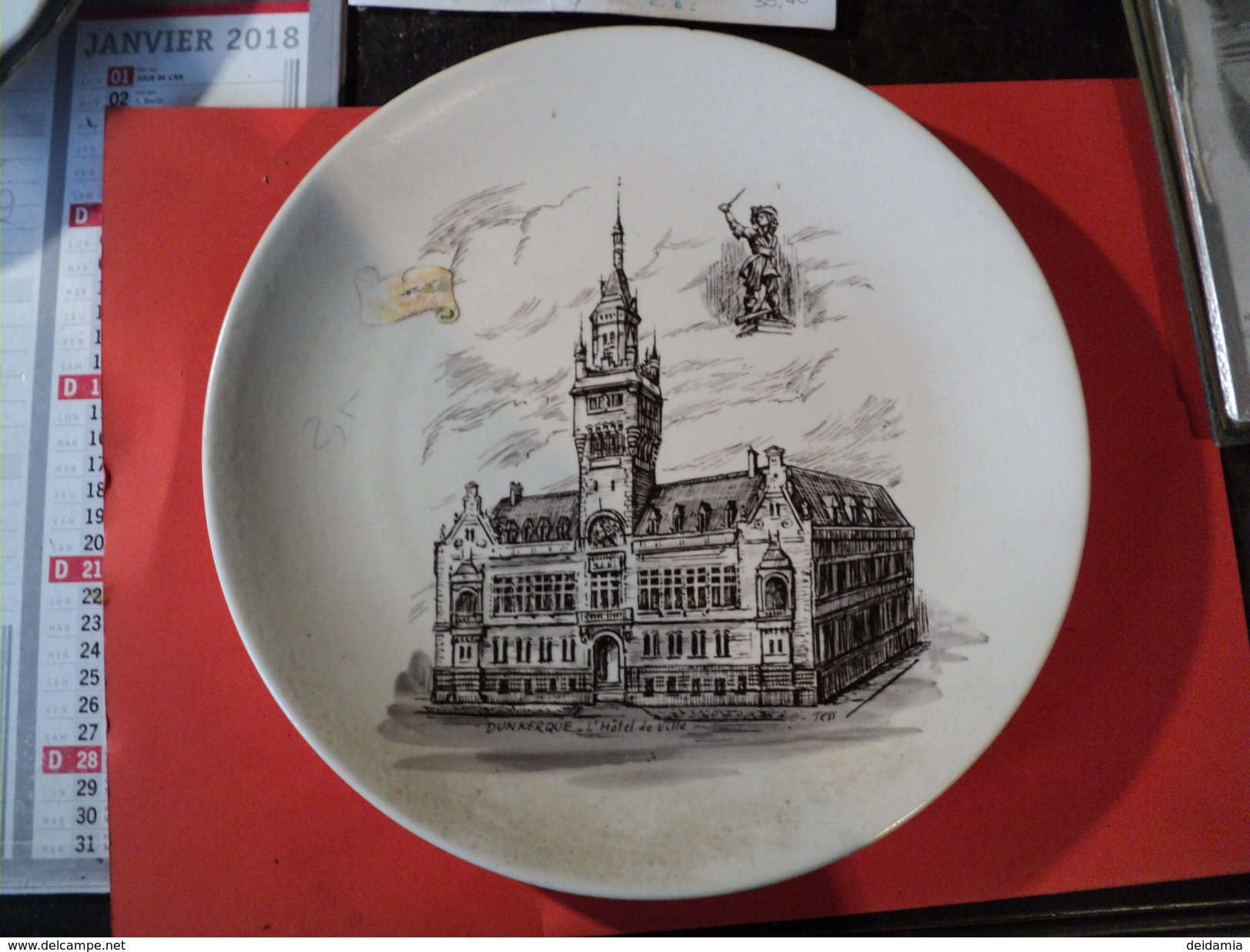 ASSIETTE DUNKERQUE L HOTEL DE VILLE ILLUSTREE PAR TESS - Borden