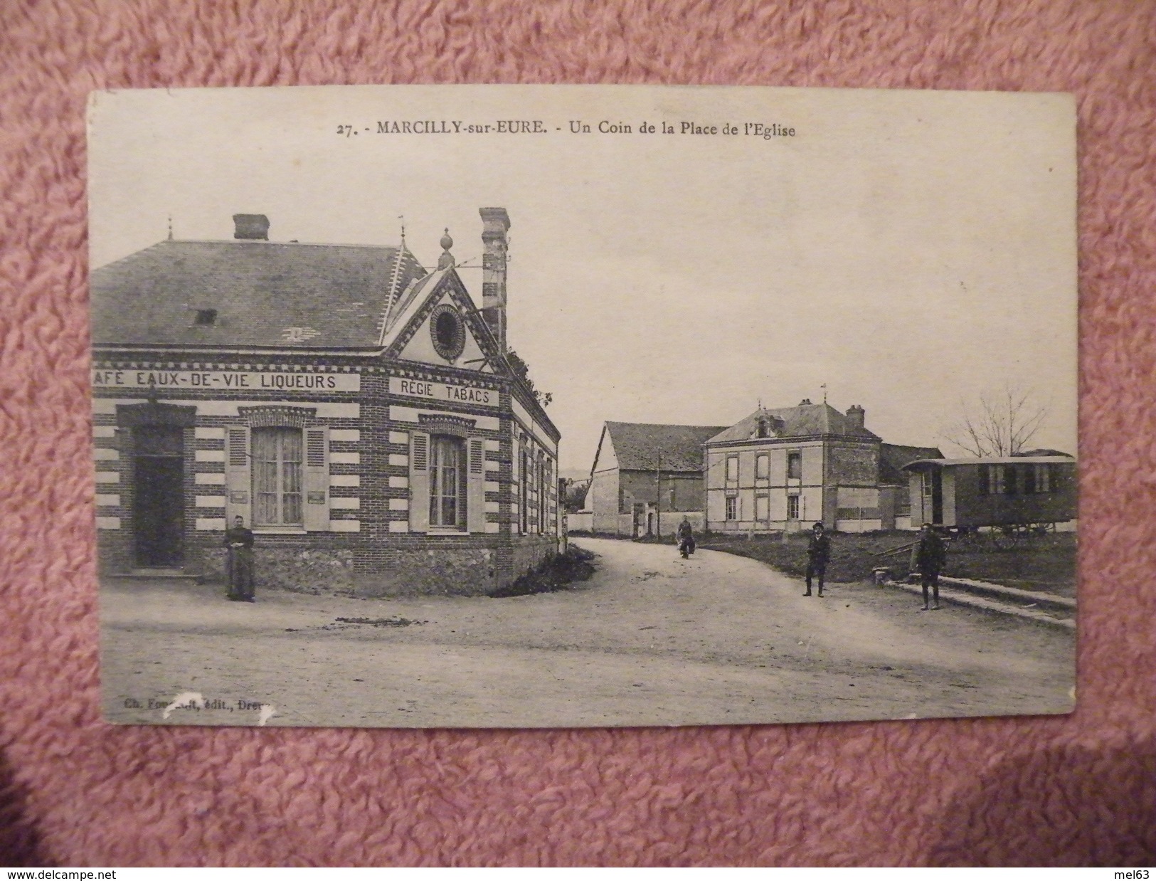 A445. CPA. 27. MARCILLY-sur-EURE. Un Coin De La Place De L'Eglise . Beau Plan Animé.  Ecrite 1913 - Marcilly-sur-Eure