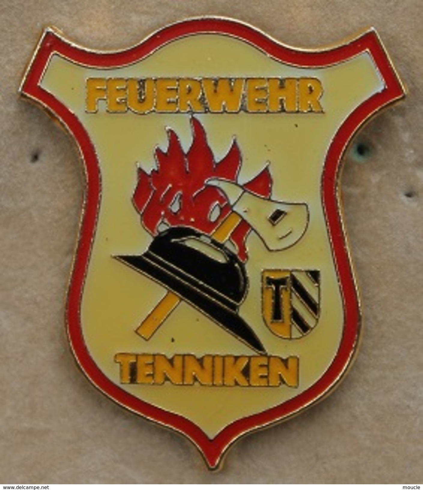 FEUERWEHR TENNIKEN BASEL - SAPEURS POMPIERS DE TENNIKEN - BÂLE - CAMIONS - HACHES - SCHWEIZ - SUISSE - SWISS  -  (19) - Feuerwehr