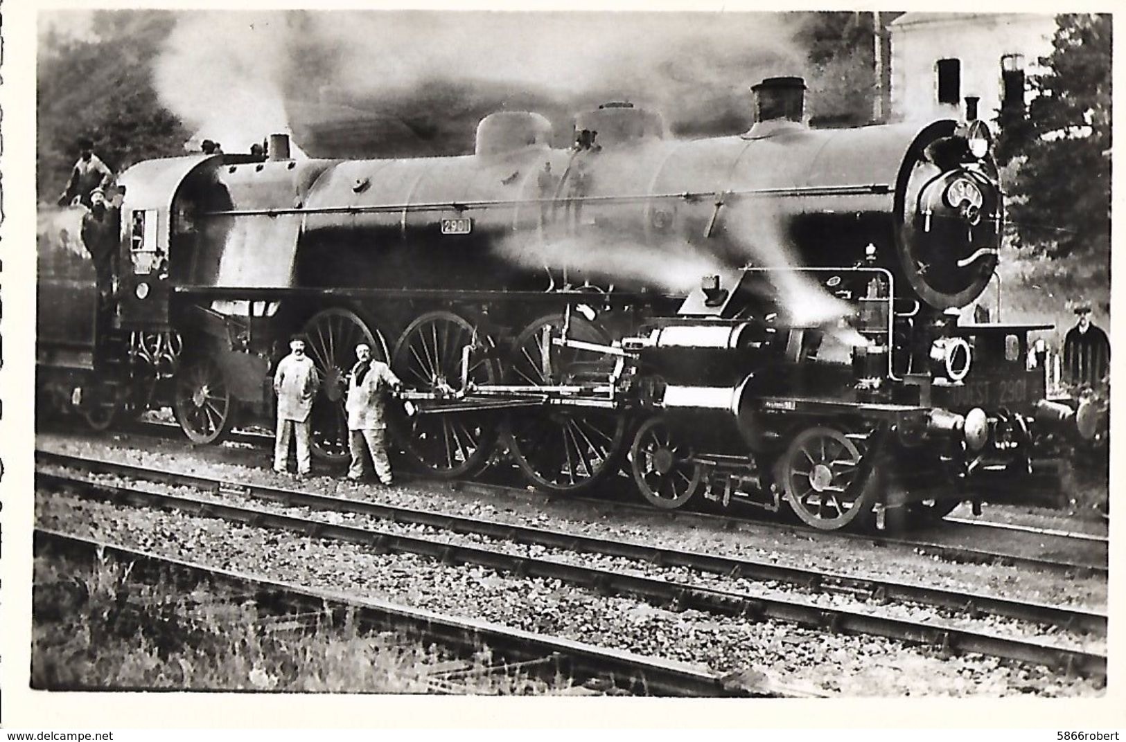 CARTE POSTALE PHOTO 9CM/14CM ORIGINALE DENTELEE INEDITE DE LA LOCOMOTIVE 2901 OUEST AUX ESSAIS DE 1957 LA VIE DU RAIL - Materiaal