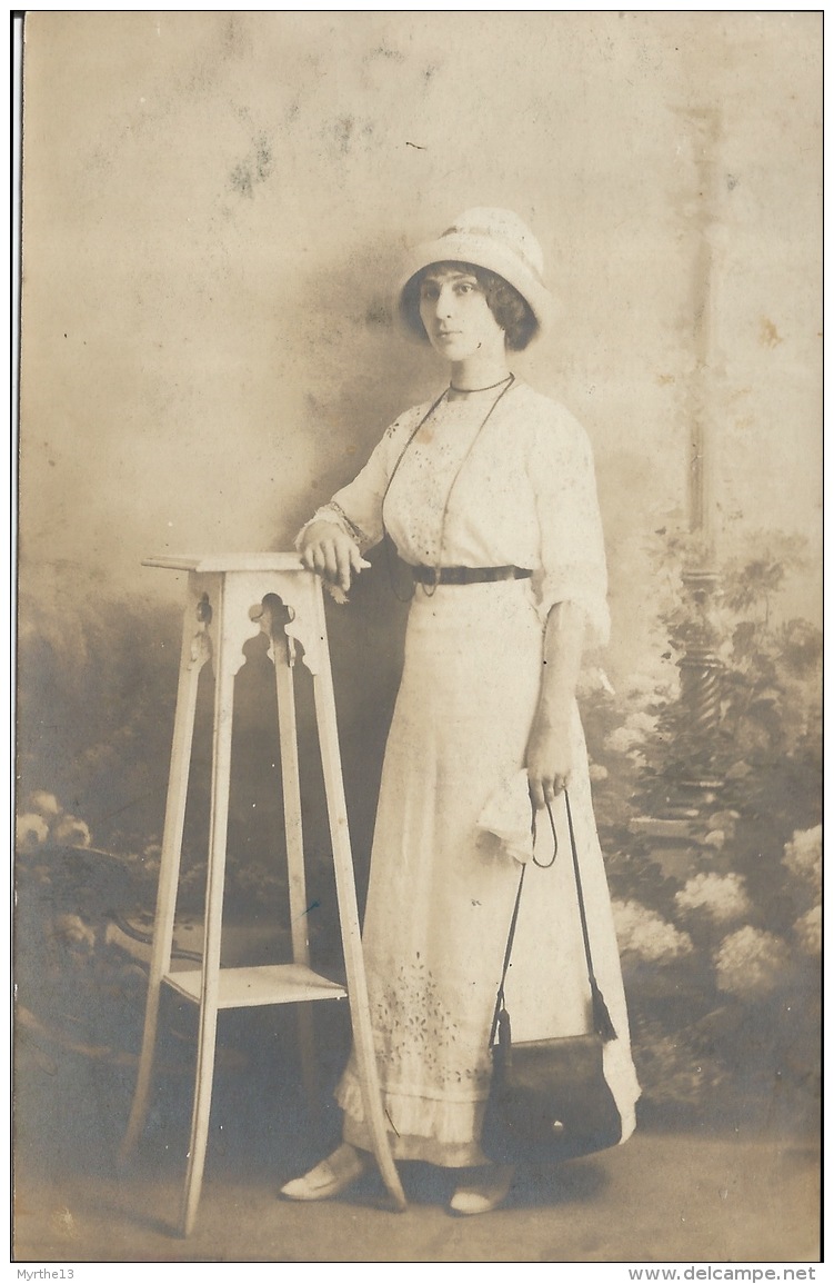 Carte Photo  Jeunes Femme  Sociètè Des Produits  AS DE TREFLE - Photographie