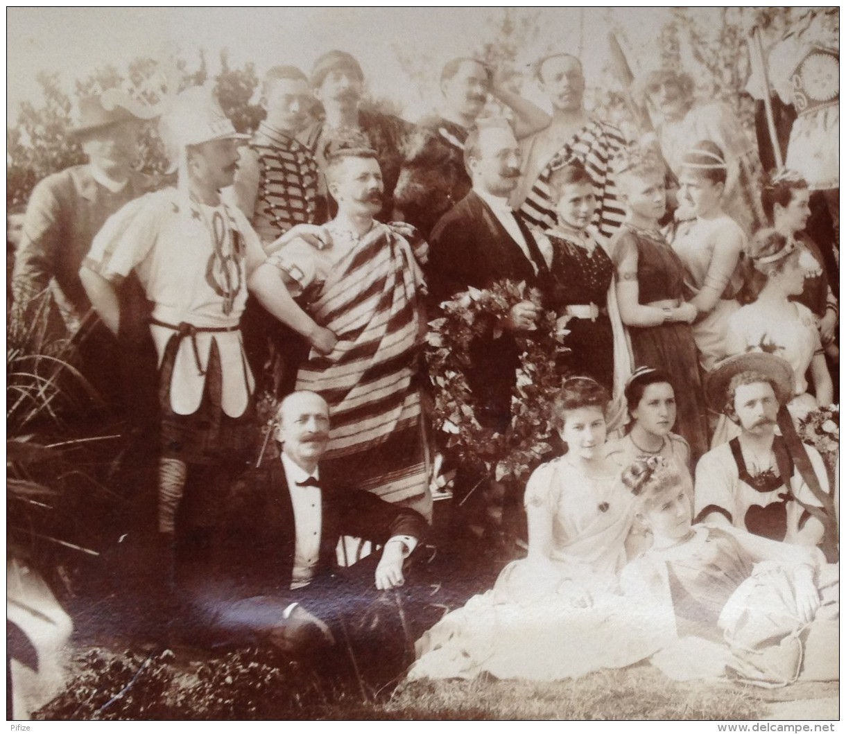 13e Régiment De Chasseurs à Rennes . Officiers Nommés . Lt-col. De Briey . + Beau Groupe Militaires Costumés . 1880-85 . - Guerre, Militaire