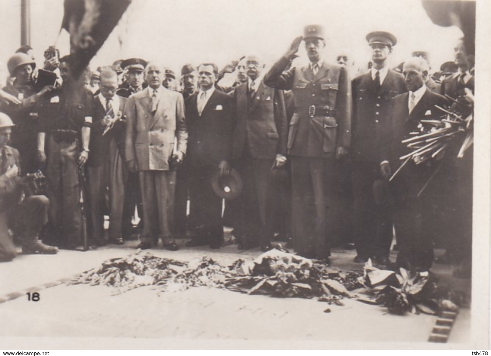 MINI PHOTO--PARIS---général  DE GAULLE à L'arc De Triomphe--libération 1944 Armistice-voir 2 Scans - Autres & Non Classés