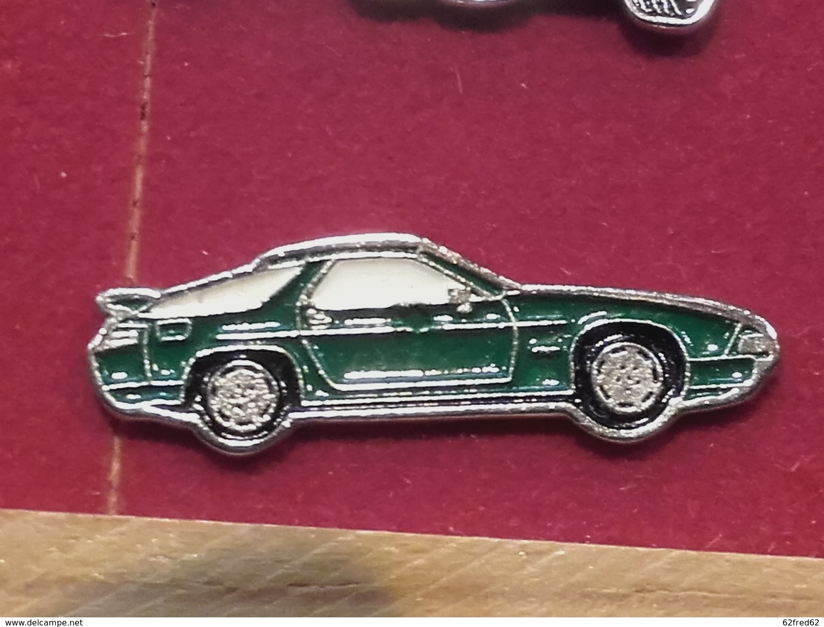 PIN'S PORSCHE 928 S4 - Porsche