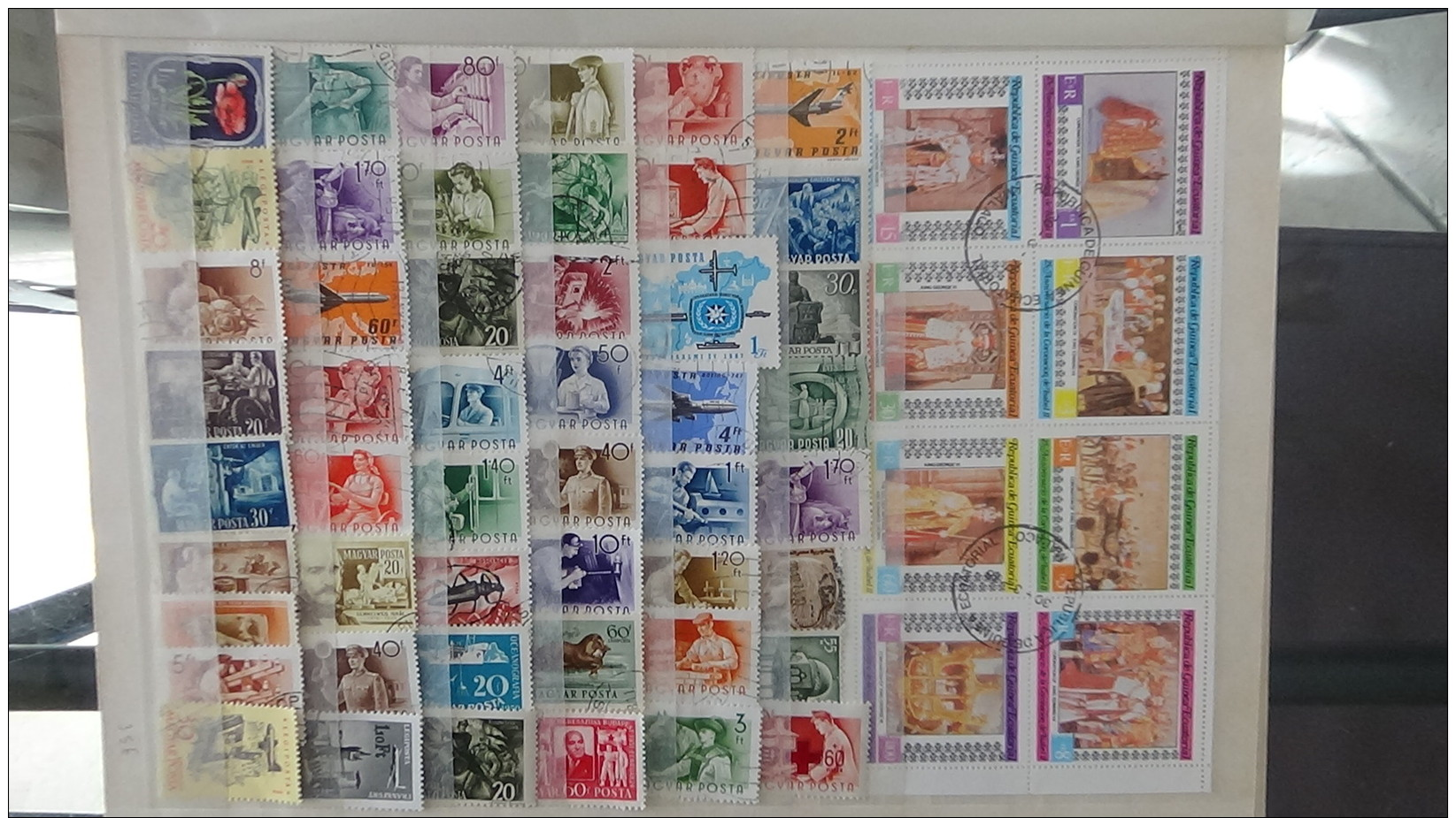 Album timbres oblitérés et blocs du monde. Très sympa !!! Voir commentaires