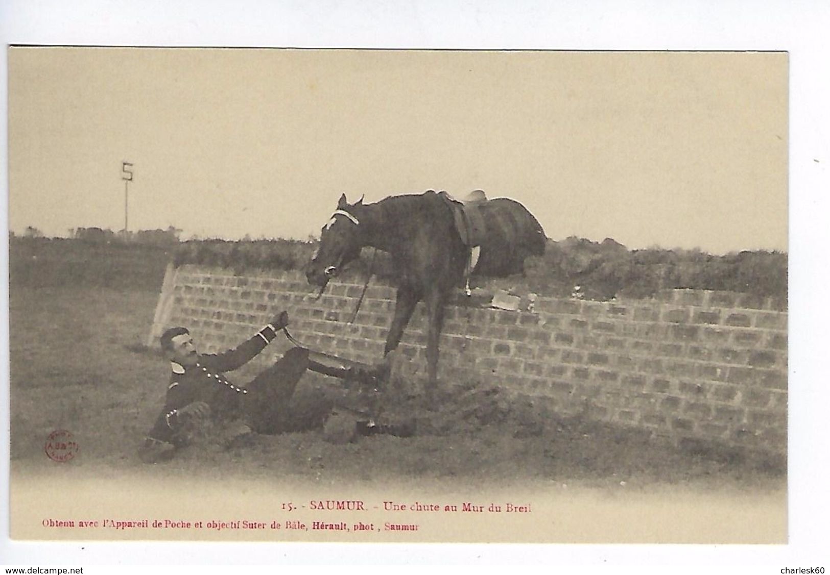 CPA Régiment Cavalerie Saumur Une Chute Au Mur Du Breil N° 15 - Régiments