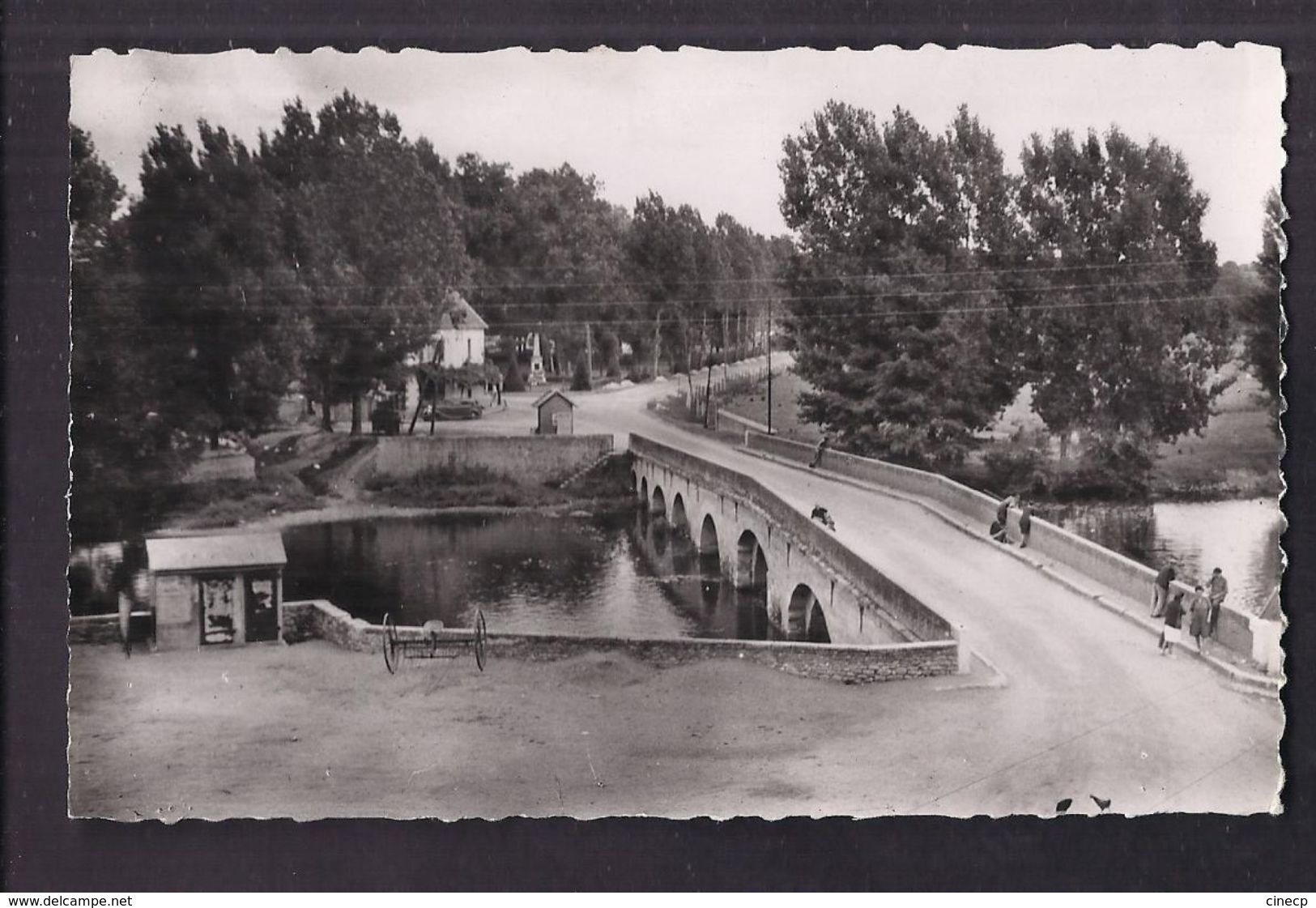 CPSM 86 - LA TRIMOUILLE - Le Pont - TB PLAN EDIFICE Sur Cours D'eau Avec Jolie ANIMATION - La Trimouille