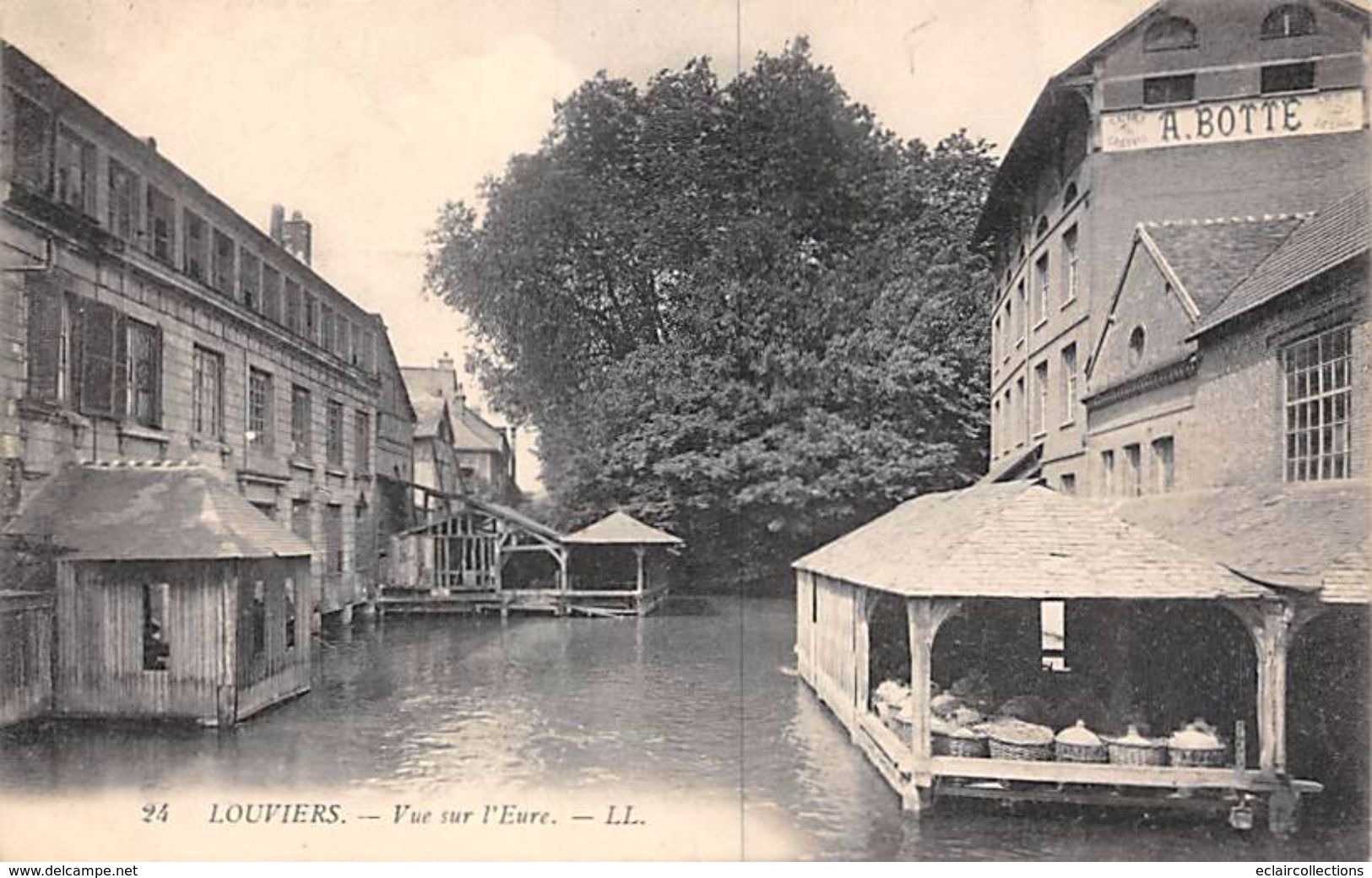 Louviers        27         Vue Sur L'Eure  .  Lavoirs          (voir Scan) - Louviers