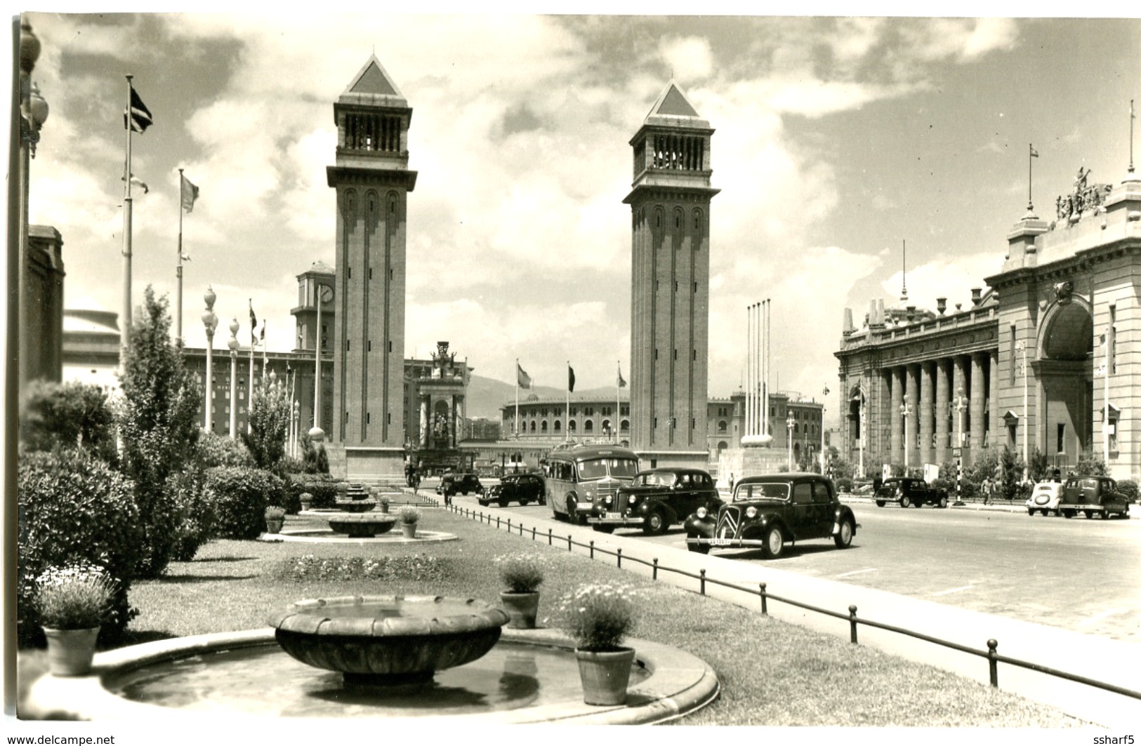 BARCELONA  POSTAL FOTO Años 1950 MUCHOS COCHES - Barcelona