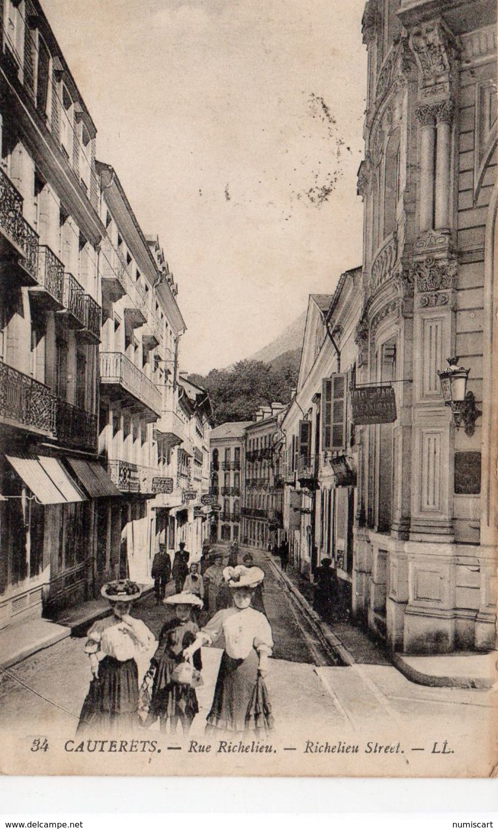 Cauterets Animée Rue Richelieu Hôtel Du Parc Commerces - Cauterets