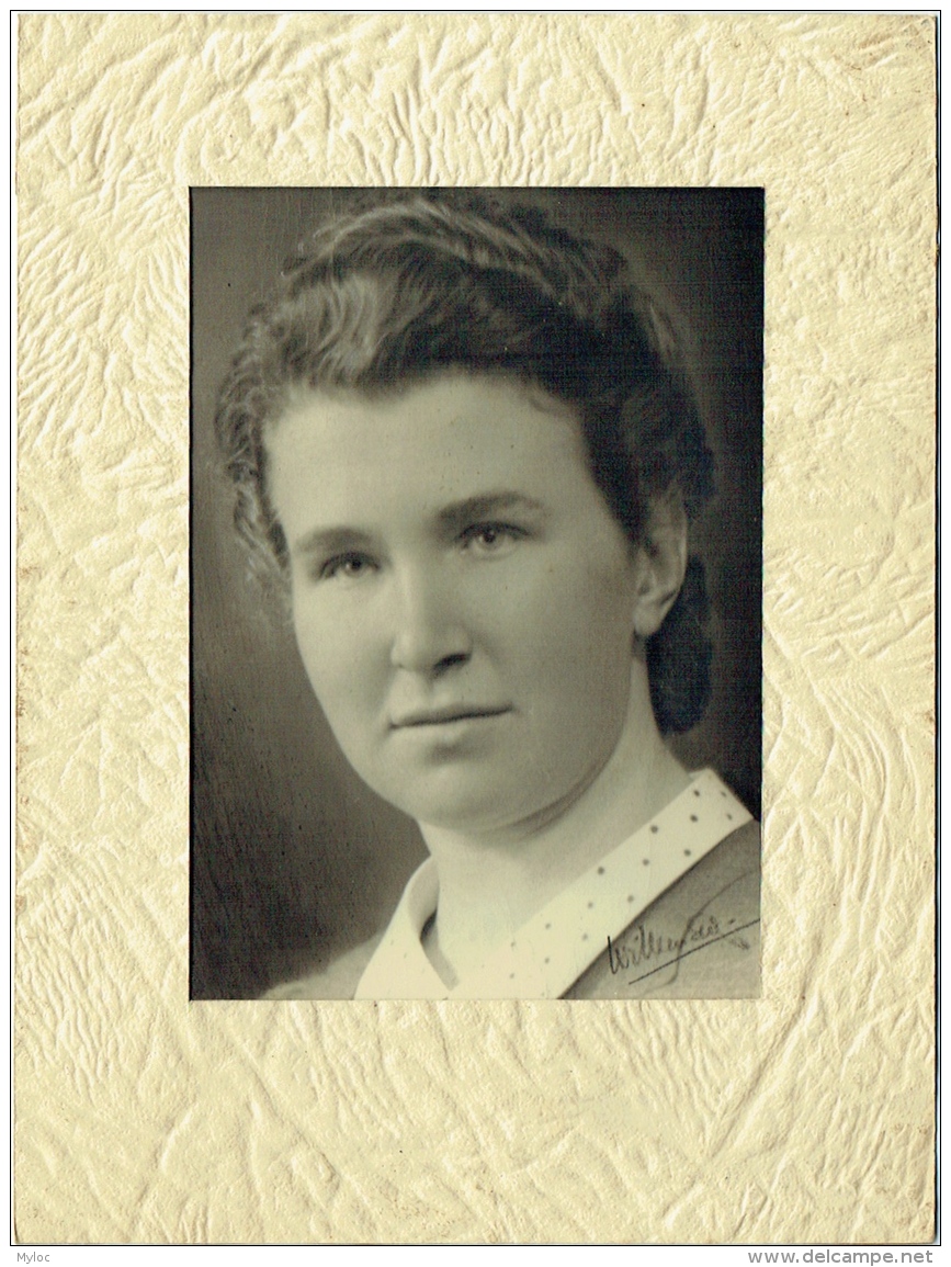 Foto/Grande Photo. Aalst, Studio Willemsen. Portrait De Femme Signé Par Le Photographe. - Personnes Anonymes