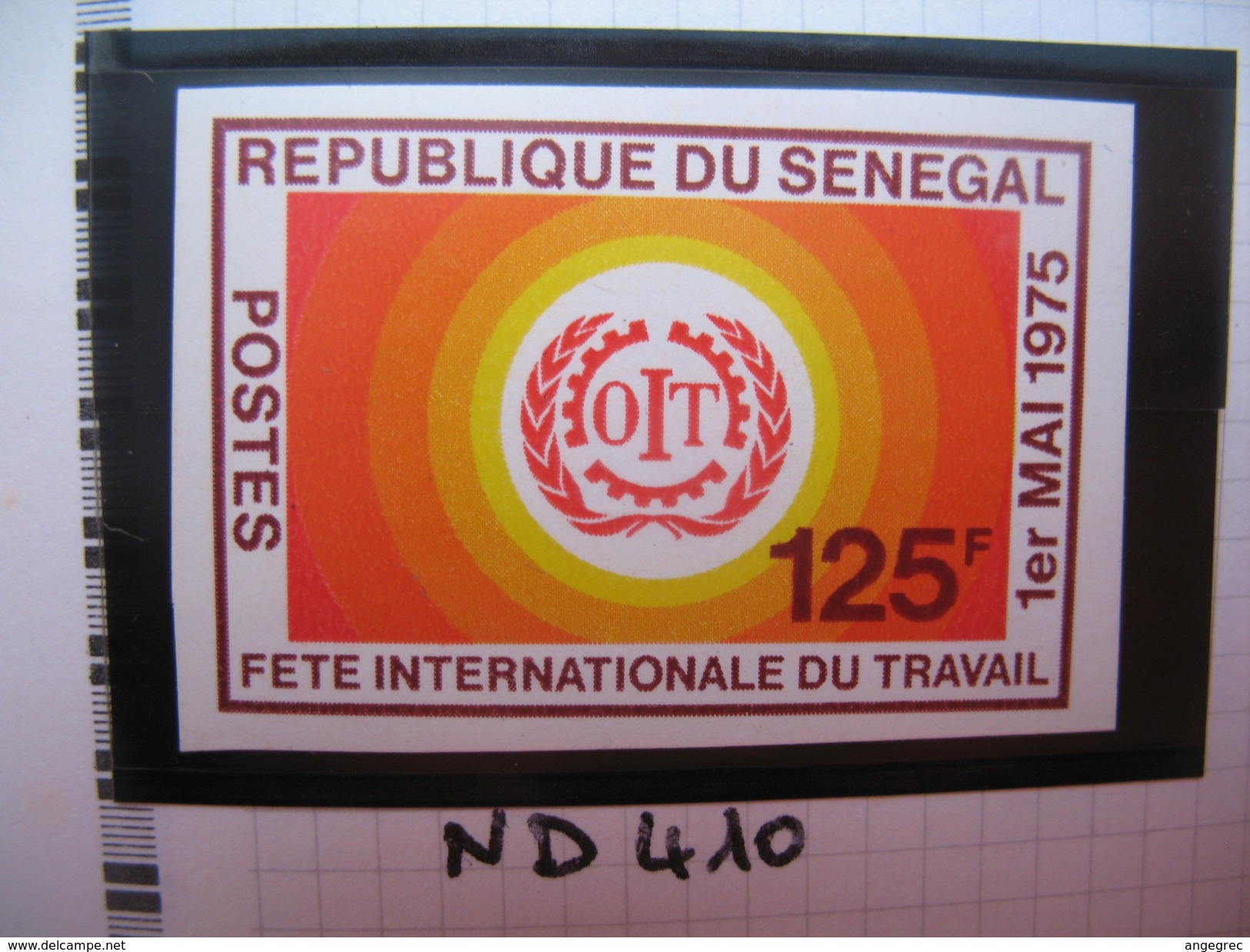 Timbre Non Dentelé   N° 410  Fête Internationale Du Travail   1975 - Senegal (1960-...)