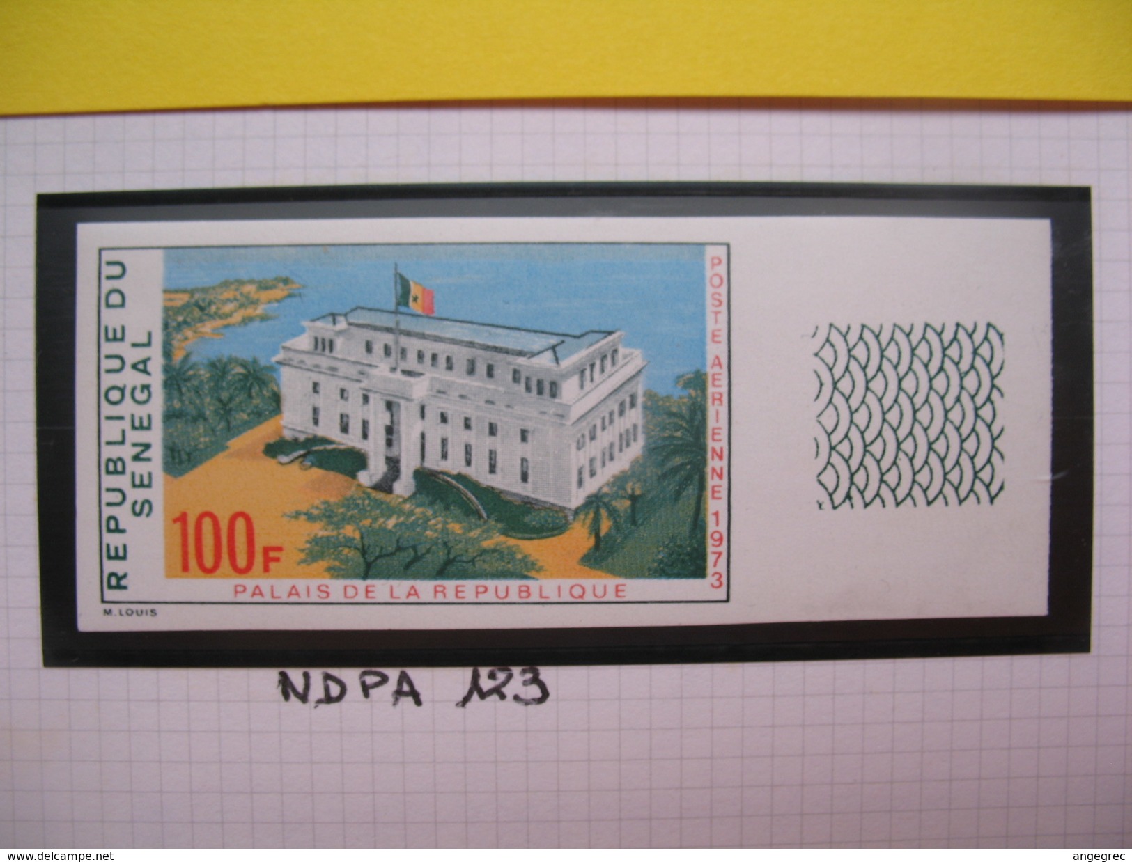Timbre Non Dentelé   N° 123  Palais De La République    1973 - Senegal (1960-...)