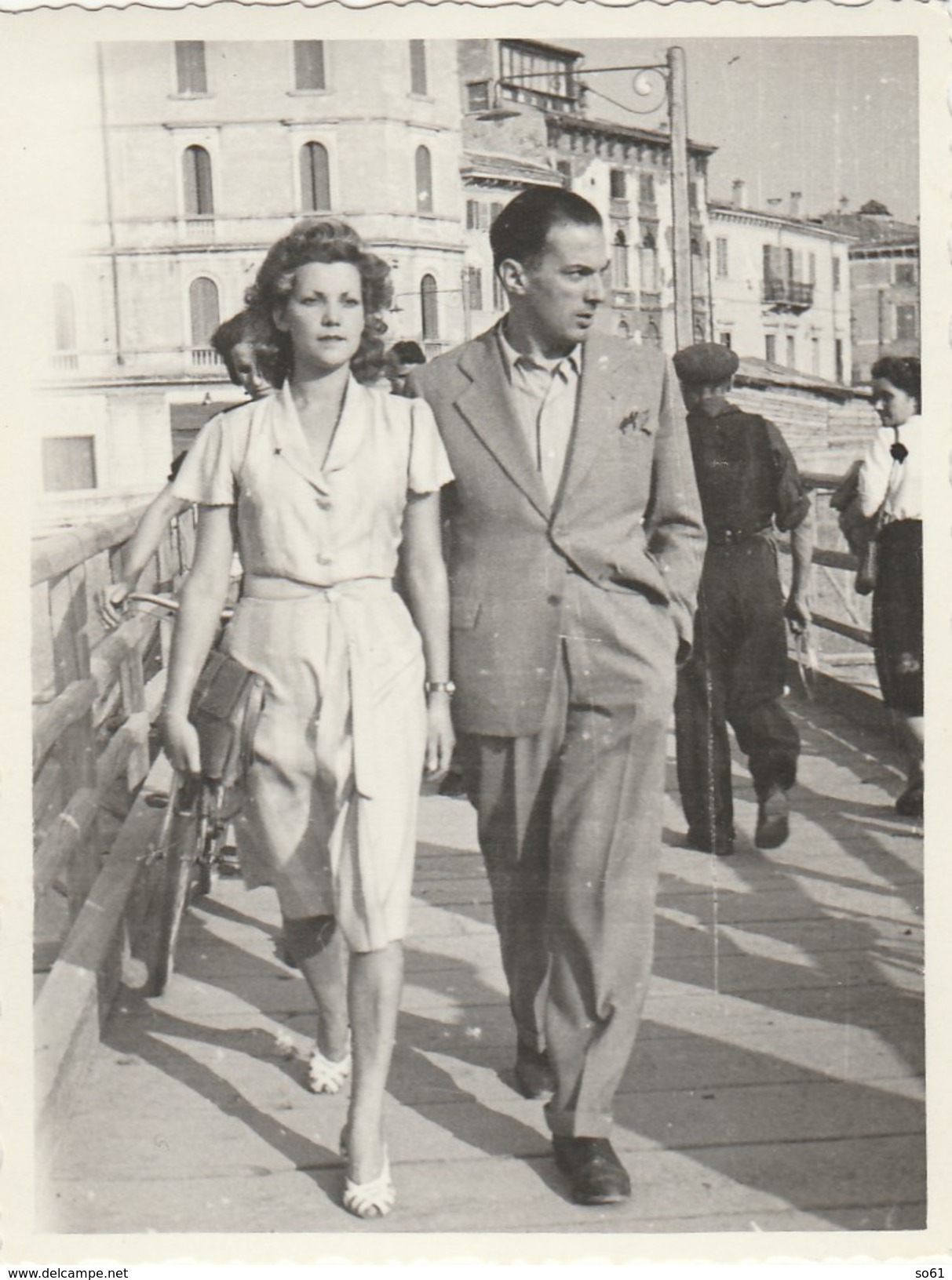 7232.   Vecchia Foto Old Photo - Uomo Donna Coppia Fidanzati Man Woman Couple Lovers Italia Italy - 8 X 5 - Autres & Non Classés