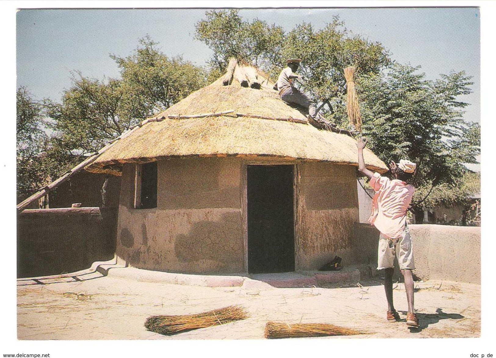 Botsuana - Botswana - Thatching - House Building - Nice Owl Stamp - Botswana