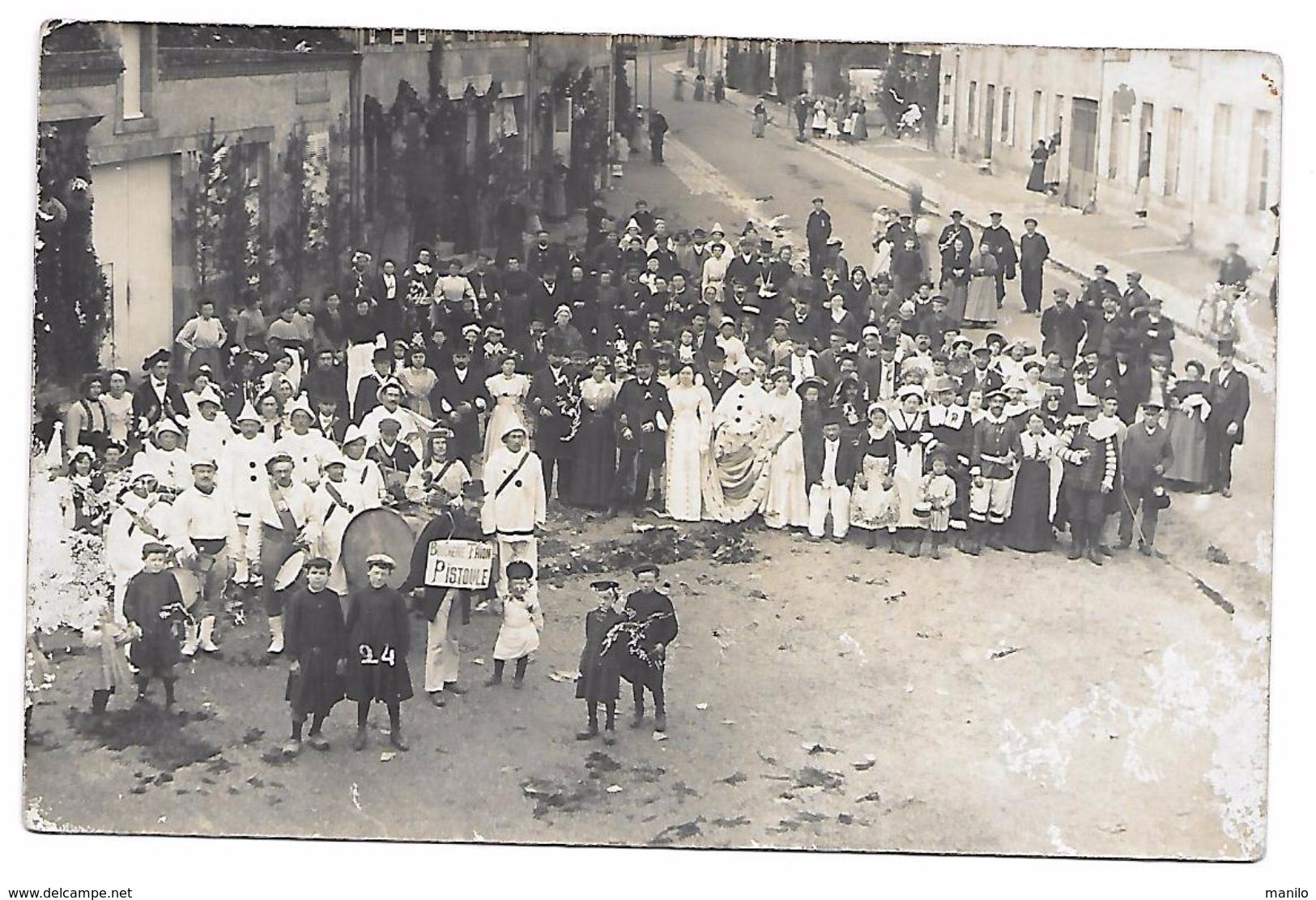 Carte-photo à Localiser ELECTION D'UNE REINE LOCALE - FANFARE -HOMME ORCHESTRE - BOUCHERIE TRION PISTOULE - Carnaval