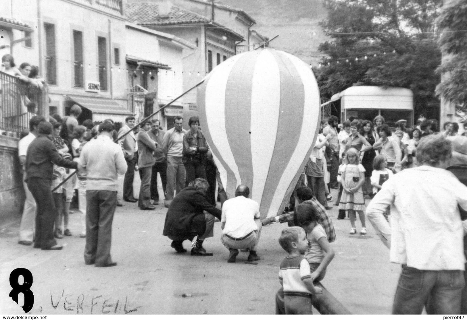 VERFEIL: Fetes De Verfeil En 1970-lancer De Ballons,photo 12,5x9 Cm,ecrite Au Verso,tbe - Verfeil