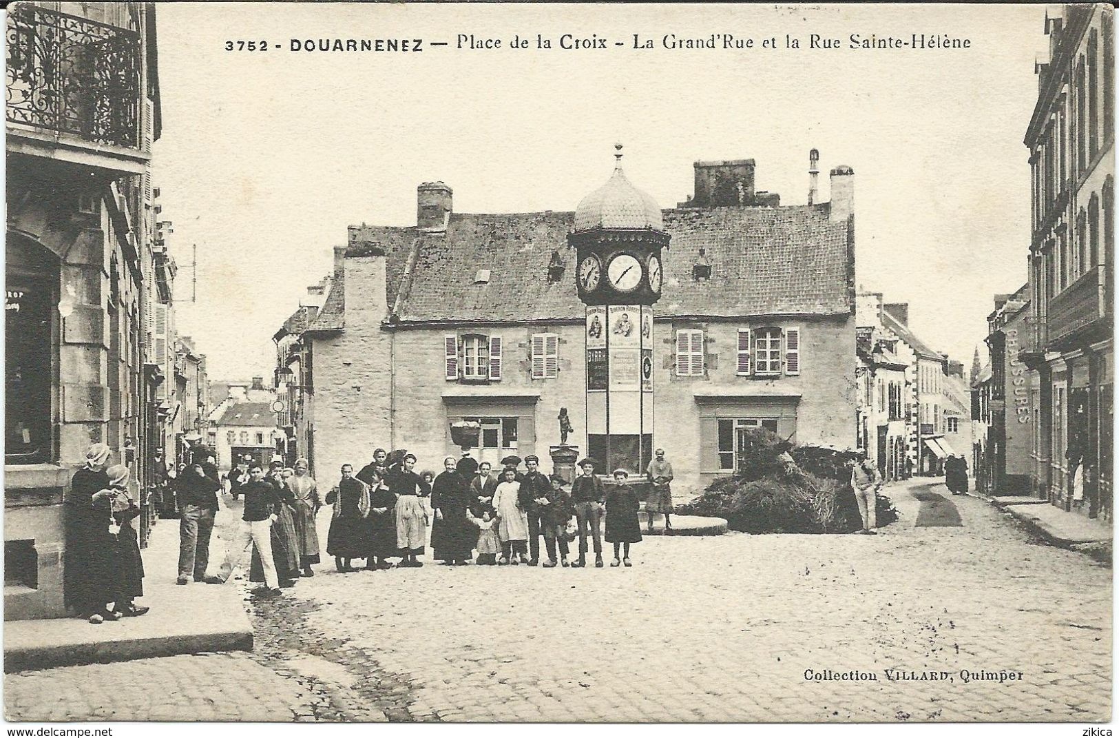 France > [29] Finistère > Douarnenez.CPA 3752 - Place De La Croix , Rue Sainte Hélène - Douarnenez