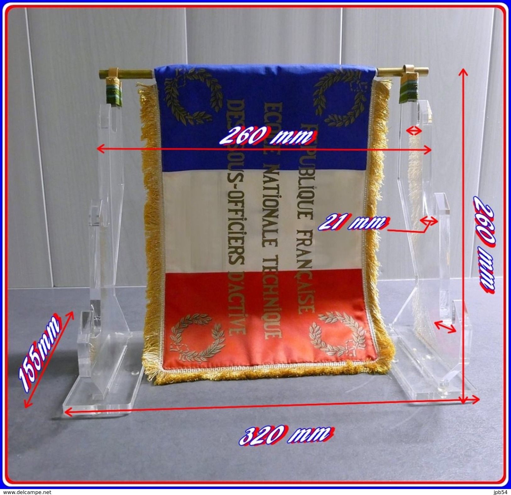 Ratelier De Presentation   Plexi Incolore    Pour  3 Baïonnettes   Ou Autre  Et Fanion Brodé - Armes Blanches