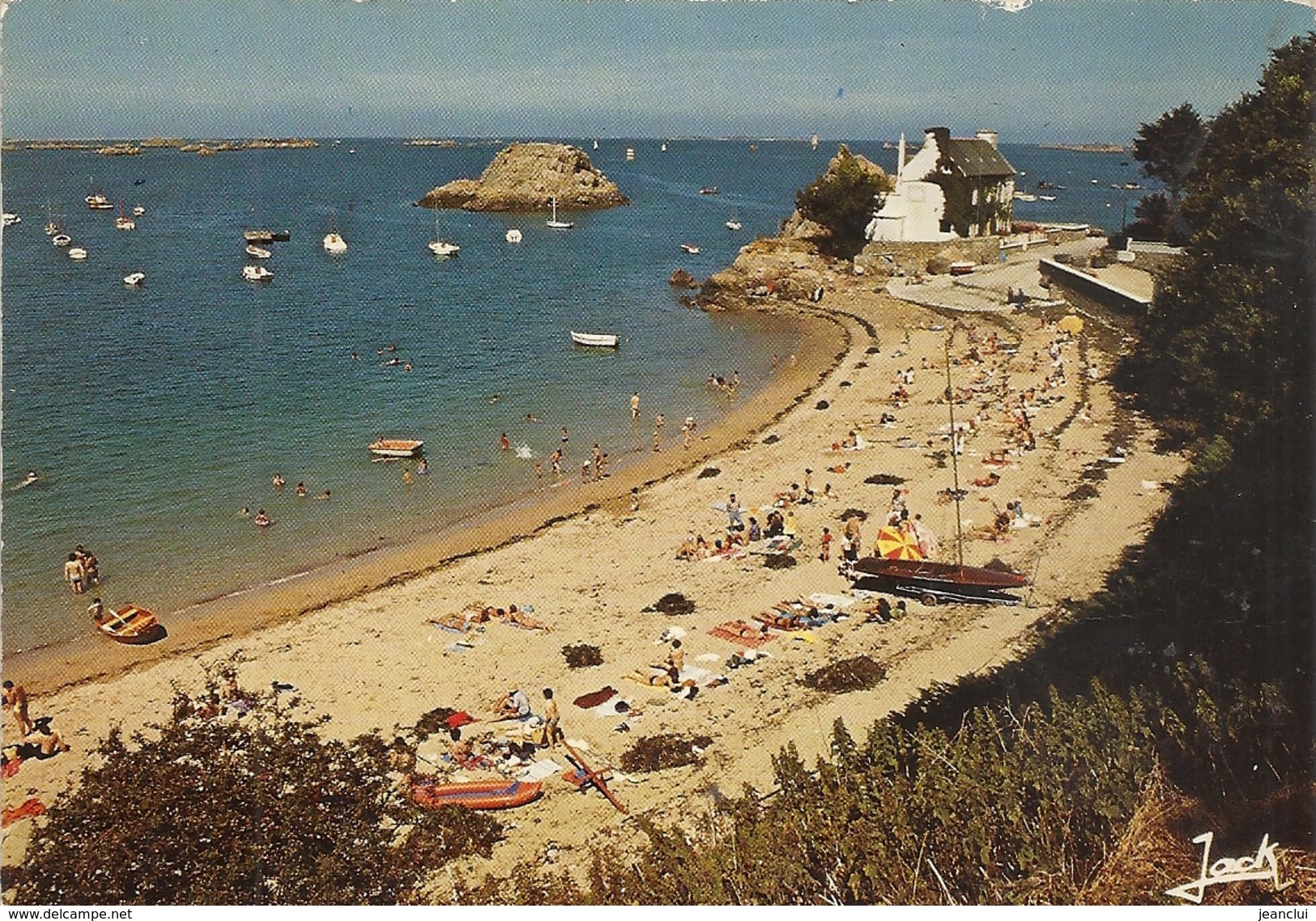 CPM. LOGUIVY-DE-LA-MER . LA PLAGE . ECRITE LE 14 JUIN 1982 AU VERSO - Altri & Non Classificati