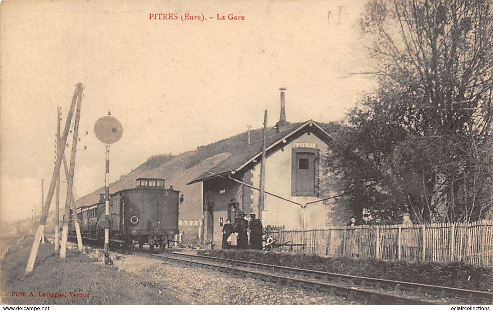 Pitres          27         Intérieur De La Gare Avec Train.              (voir Scan) - Other & Unclassified