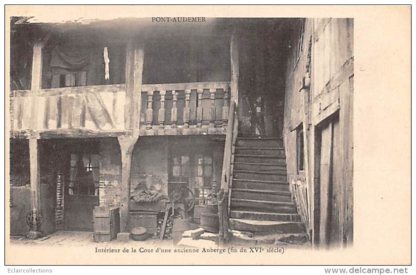 Pont Audemer           27          Intérieur De La Cour D'une Ancienne Auberge            (voir Scan) - Pont Audemer