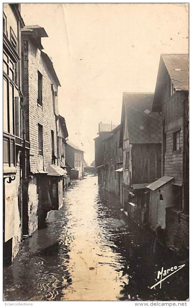 Pont Audemer           27         Vieilles Maisons Sur Un Bras De La Risle           (voir Scan) - Pont Audemer