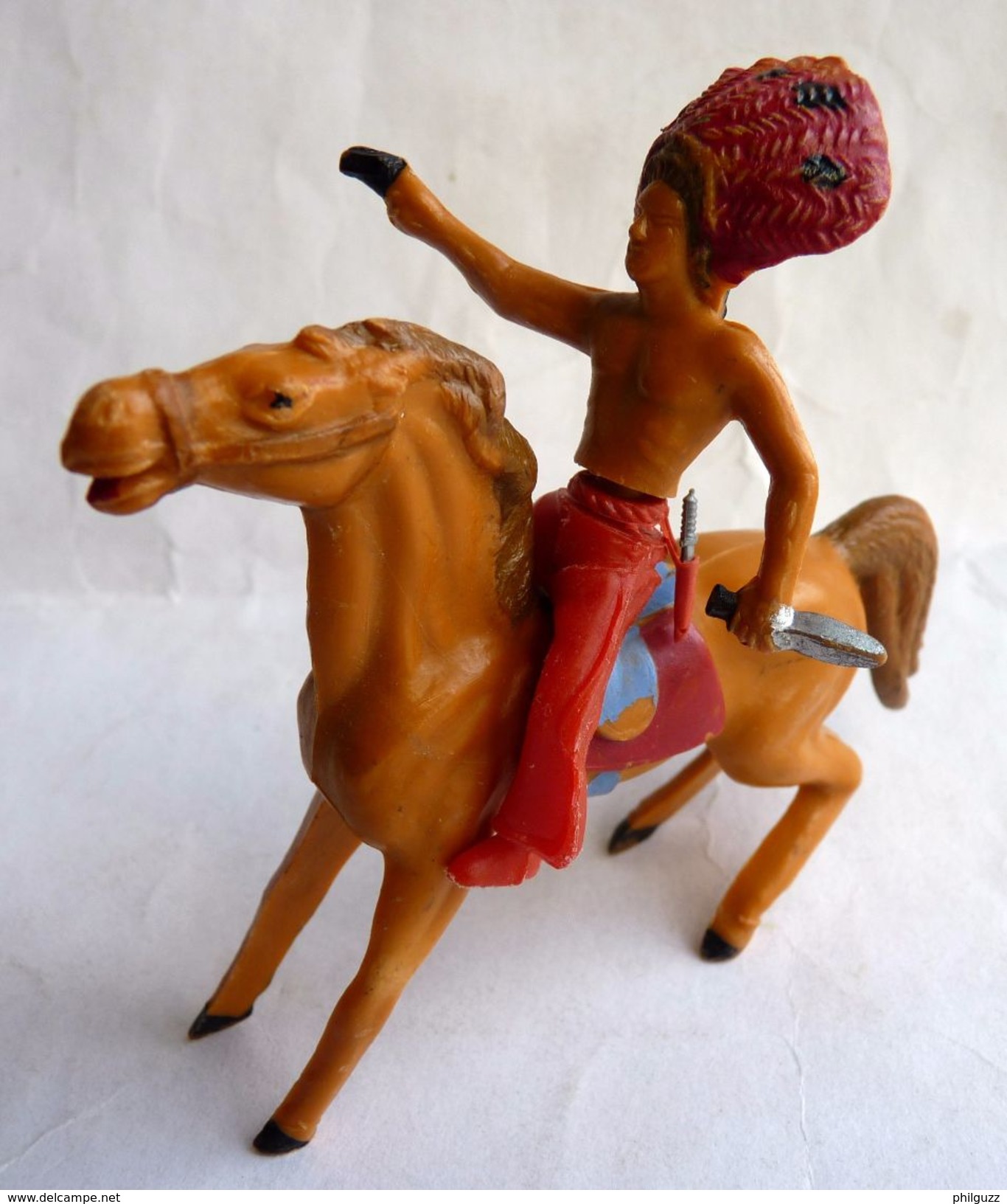 Figurine CYRNOS Far West INDIEN SWOPPET A CHEVAL Marron 50's  Pas Starlux Clairet - Militaires