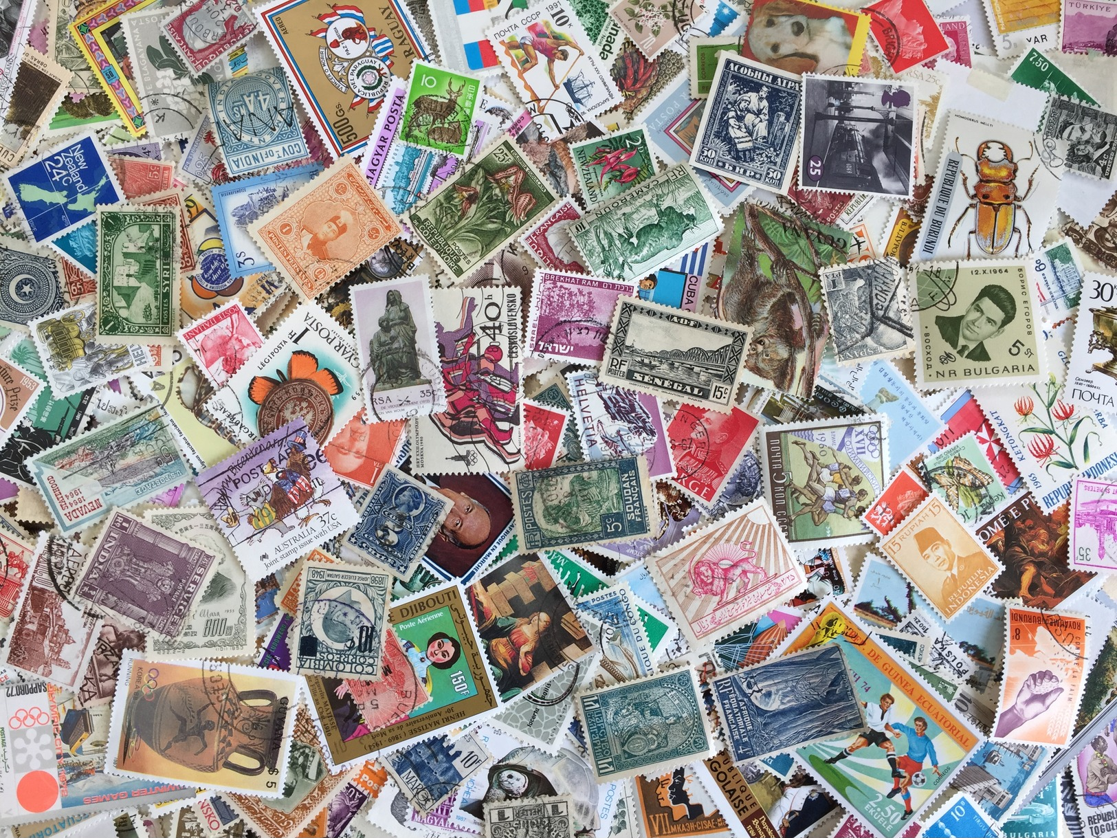 Lot / Vrac De +5000 Timbres Du Monde Entier - Vrac (min 1000 Timbres)