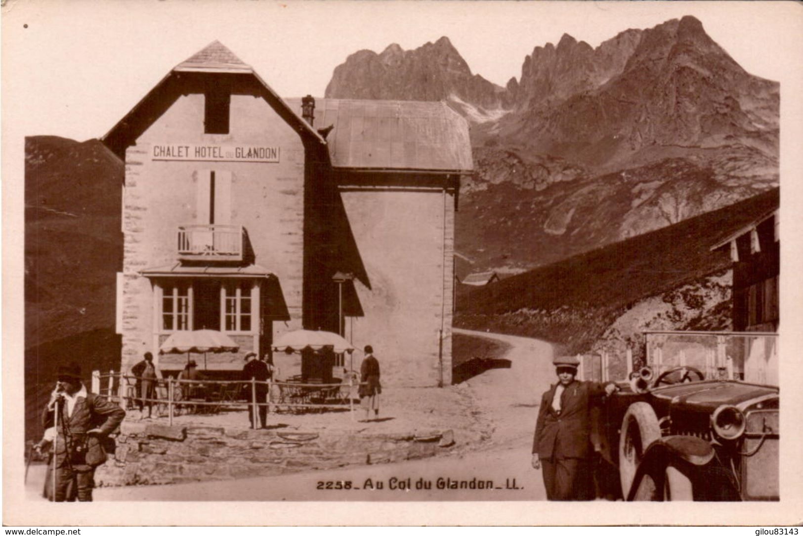 Hautes Alpes, Col Du Glandon, Hotel, Autobus    (bon Etat) - Autres & Non Classés