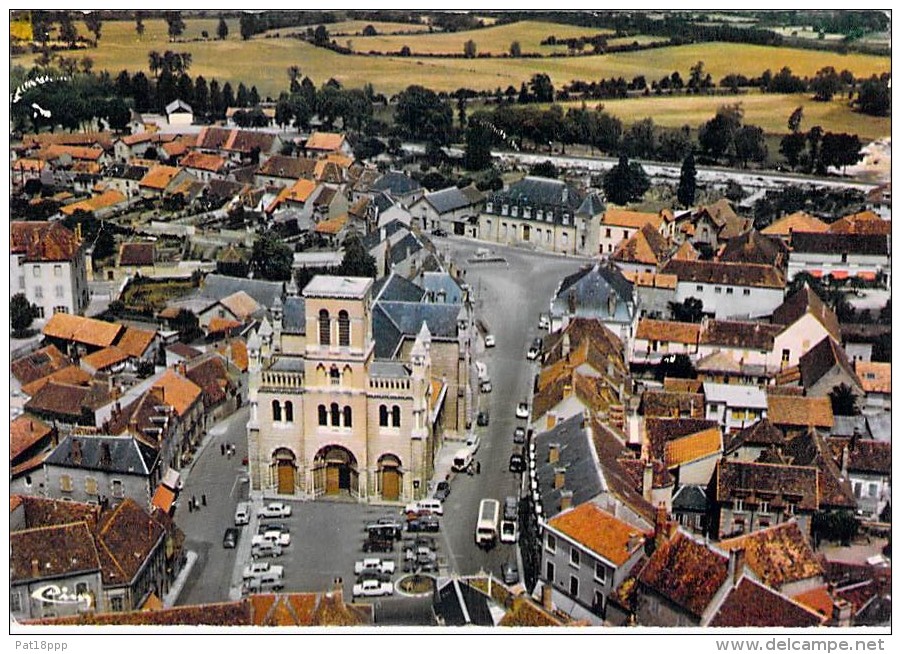 71 - DIGOIN : Vue Aérienne Sur La Place De L'Eglise - CPA - Saône Et Loire - Digoin