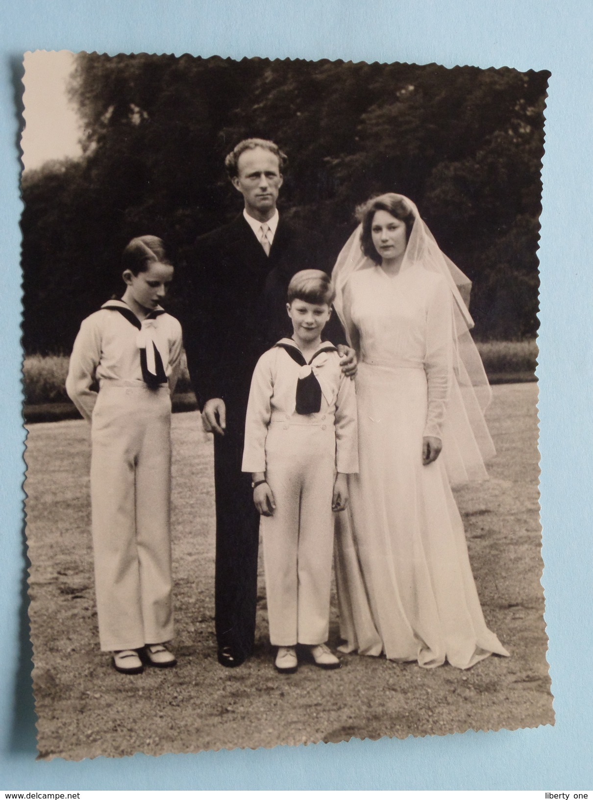 KONINKLIJK PALEIS België / Belgique Famille ROYALE ( Aux Fam. Des Militaires ) +/- 11 X 14 Cm. ( Zie Foto Details ) ! - Célébrités