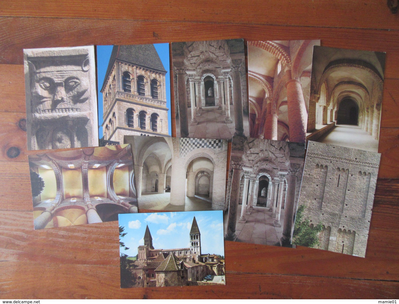 Lot De 10 Cartes De Tournus    ( Saône Et Loire )     Abbaye Saint Philibert   Voûte De La Nef Crypte St Valérien Ect... - 5 - 99 Cartes