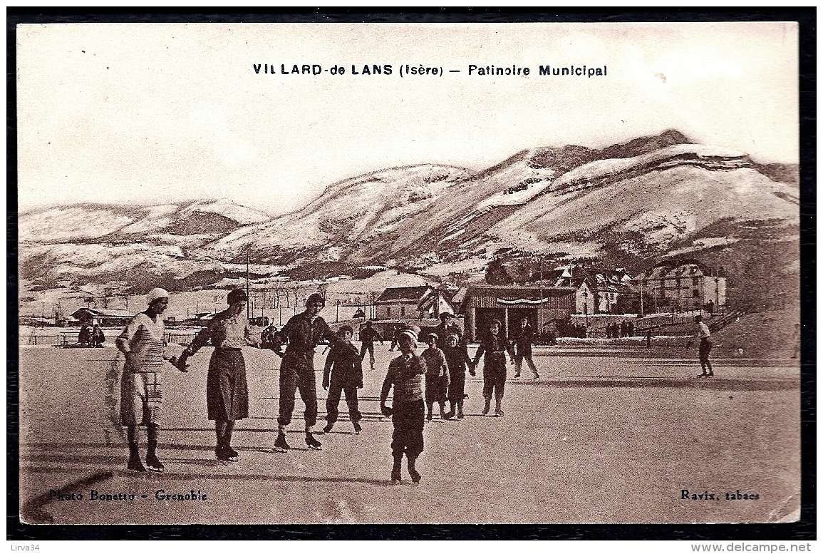 CPA ANCIENNE FRANCE- VILLARD-DE-LANS (38)- LA PATINOIRE MUNICIPALE- TRES BELLE ANIMATION GROS PLAN- PATINEURS - Villard-de-Lans