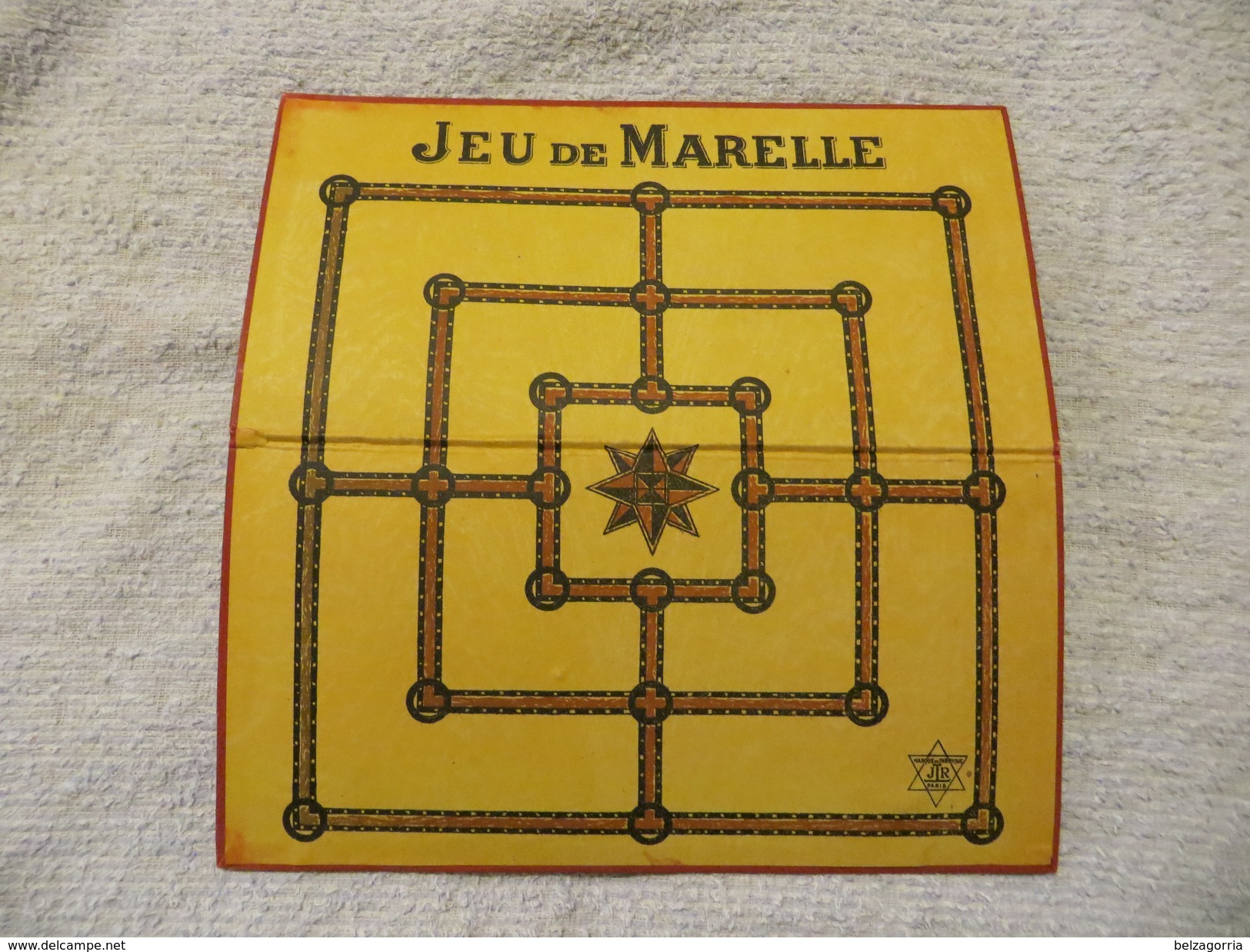 JEU DE MARELLE ANCIEN EN CARTON DANS SA BOÎTE D'ORIGINE Avec JETONS ( 18 )  -  ASSEZ RARE  -  VOIR SCANS - Autres & Non Classés