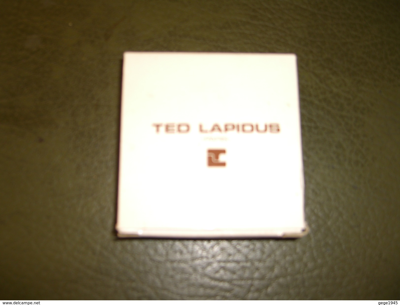 Réveil  De  Voyage  De  "  Ted  Lapidus - Paris  "  En état De Marche   Pile  Et à  Quartz - Sveglie