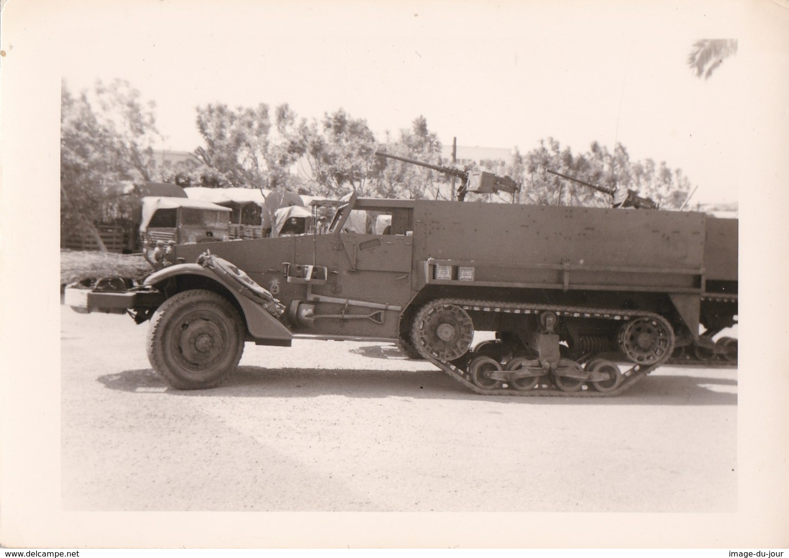 Photo Camion Militaire A Identifier Auto Mitrailleuse A Chenille - Guerre, Militaire