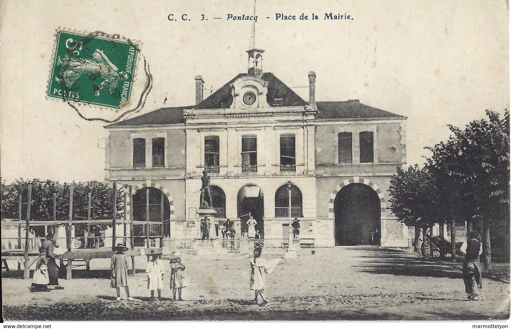 CPA 64 - PONTACQ - Place De La Mairie - Pontacq