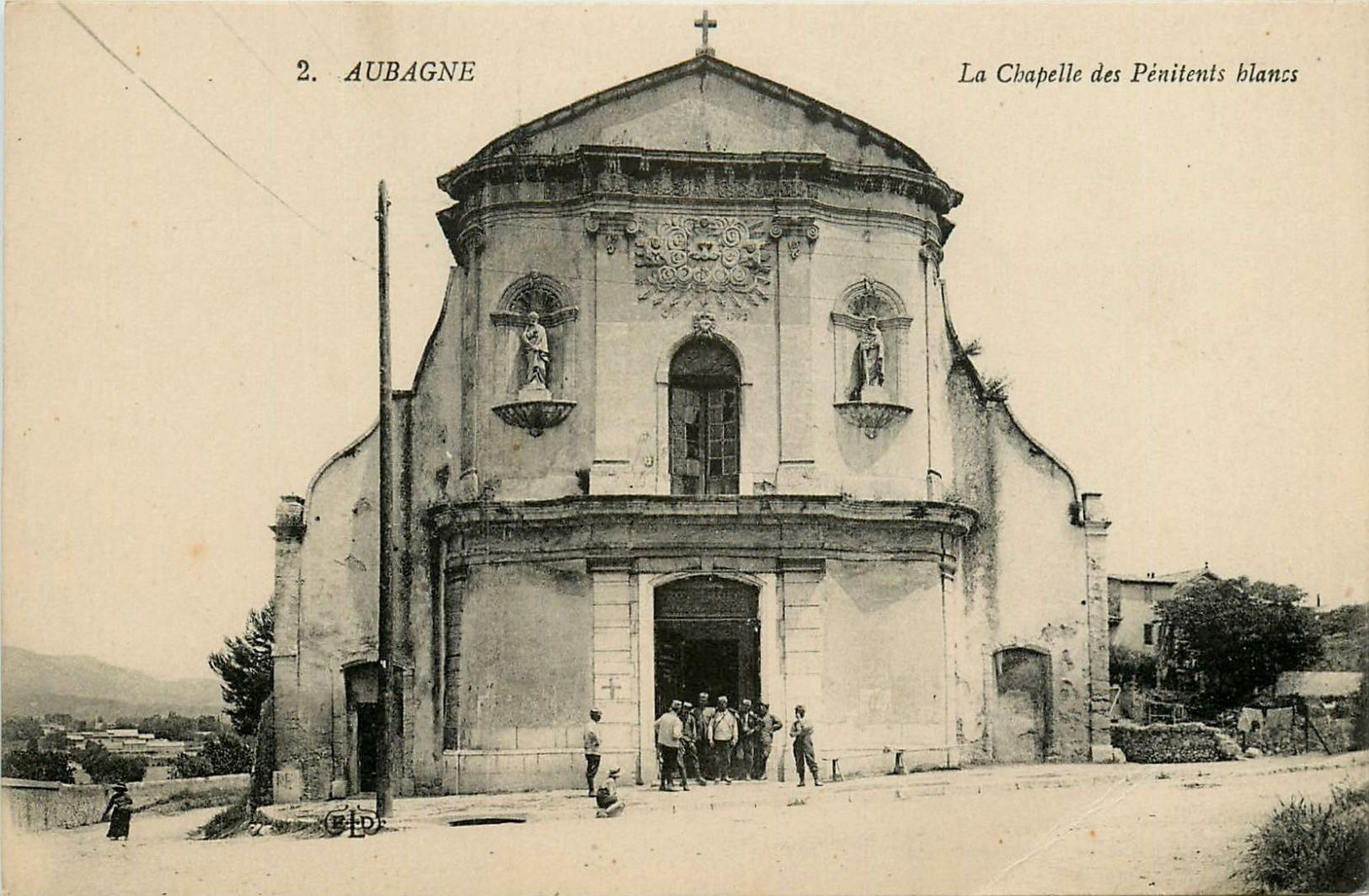 AUBAGNE - CHAPELLE DES PENITENTS BLANCS - PLACE - ANIMATION - Aubagne