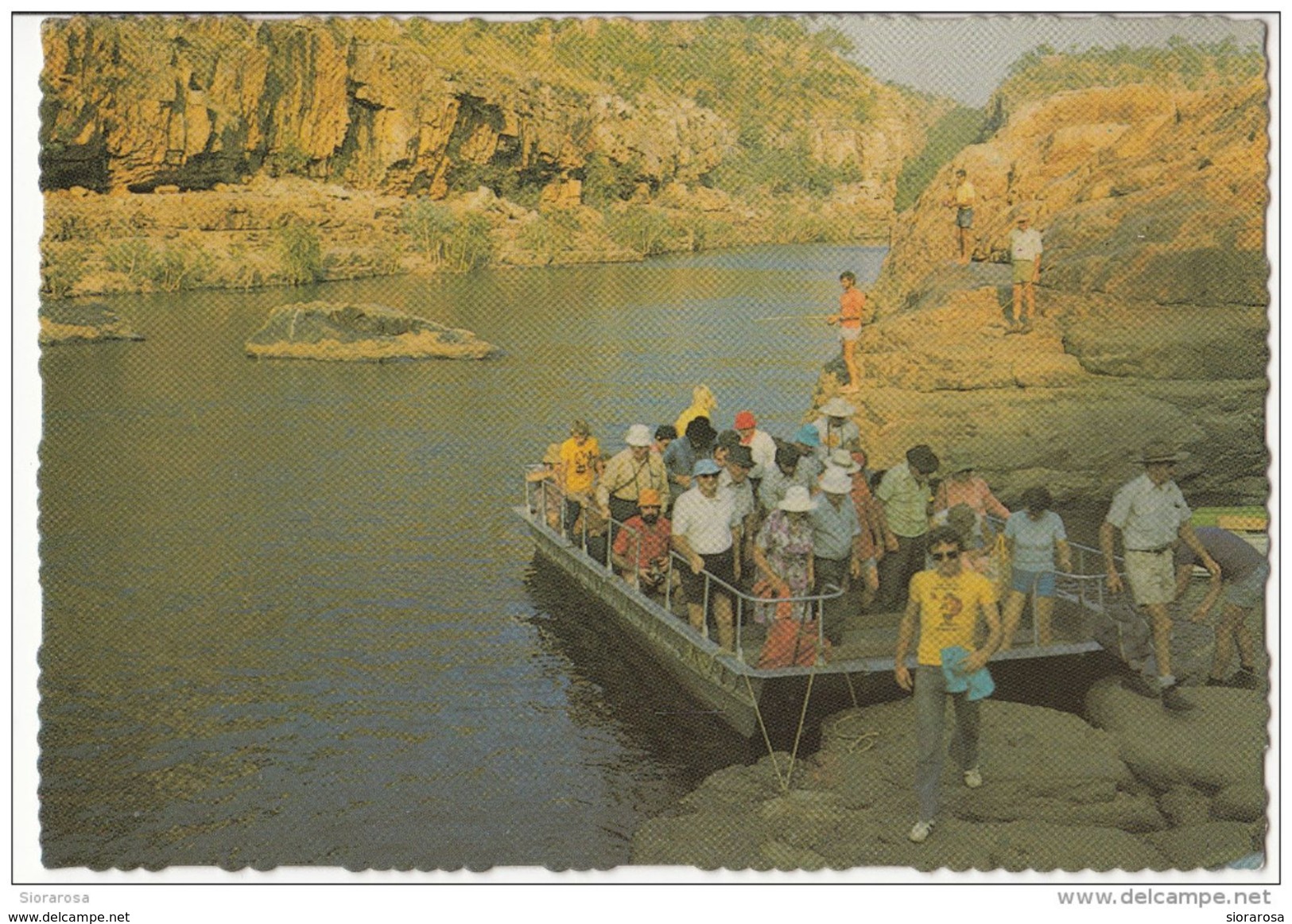 Australia - Northern Territory - Katherine Gorge : Changing Boats - Katherine