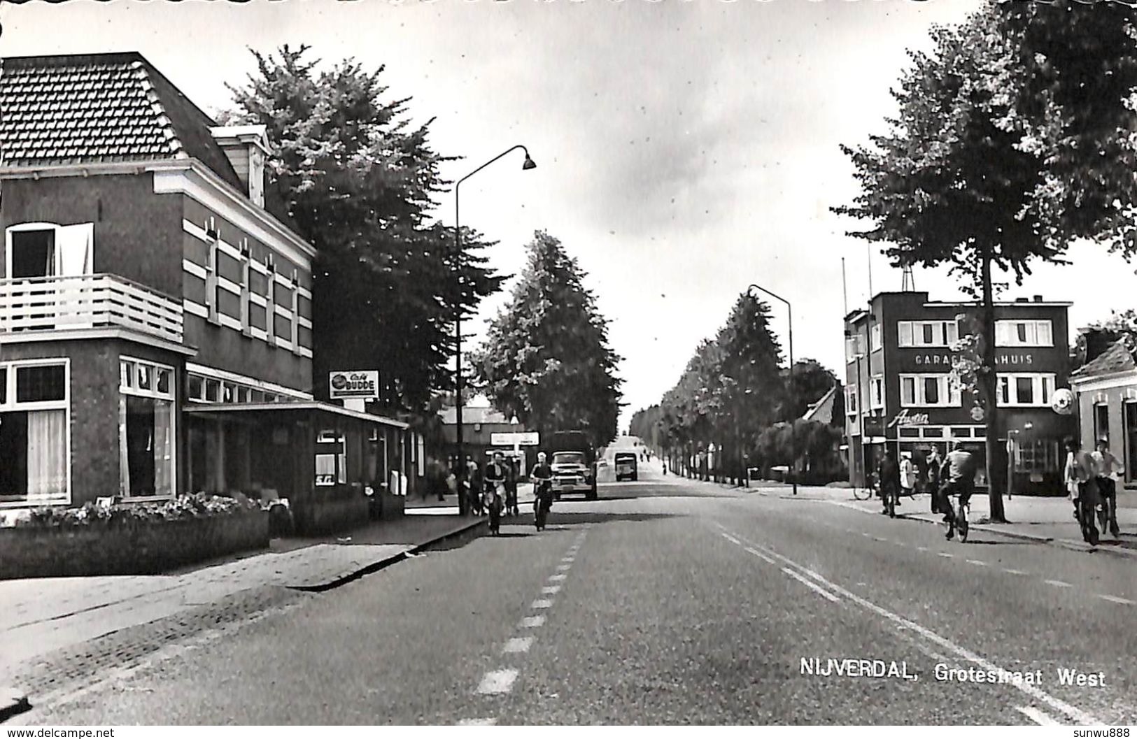 Nijverdal - Grotestraat West (animatie, Oldtimer, Garage Austin, Café Budde, Sigarenmag. J. Jansen) - Nijverdal