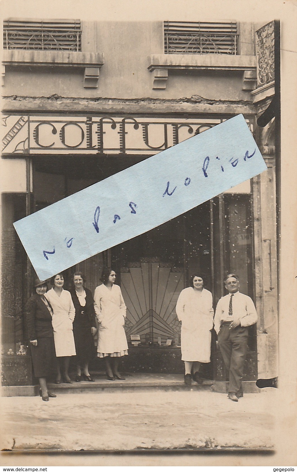 Paris 17ème - Boulevard Pereire - Joseph ? Et Son Personnel Devant Son Salon De Coiffure En 1946 ( Carte Photo ) - District 17