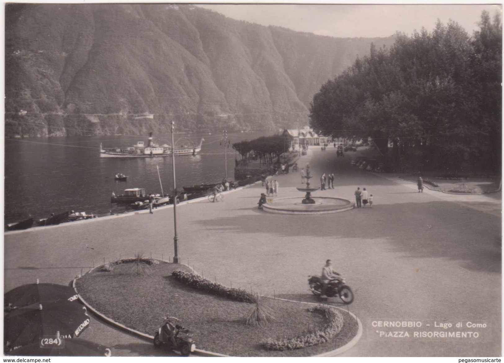 029 CERNOBBIO LAGO DI COMO PIAZZA RISORGIMENTO ANIMATA 1953 - Como