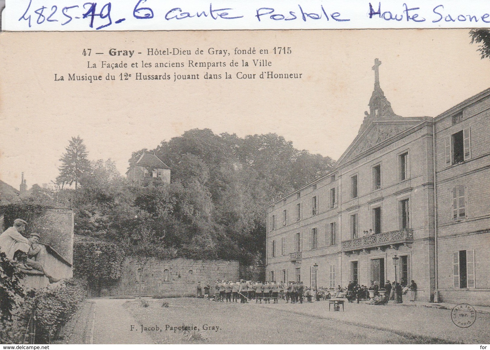 Militaria   Hotel - Dieu De Gray -la Musique Du 12é Hussards Jouant Dans La Cour D Honneur   ( Gray ) - Casernes