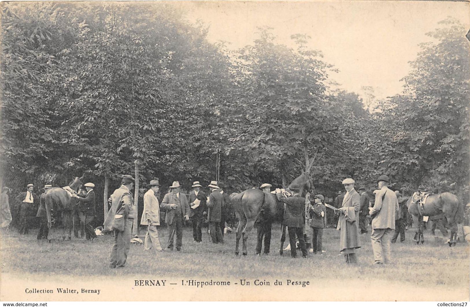 27-BERNAY- L'HIPPODROME - UN COIN DU PESAGE - Bernay